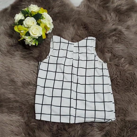 Black and Off White Sleeveless Tank Top - Picture 2 of 6